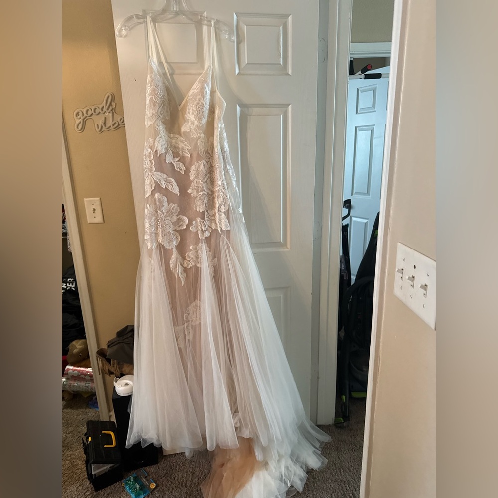 Elegant White Lace Wedding Dress Willowby 53600R